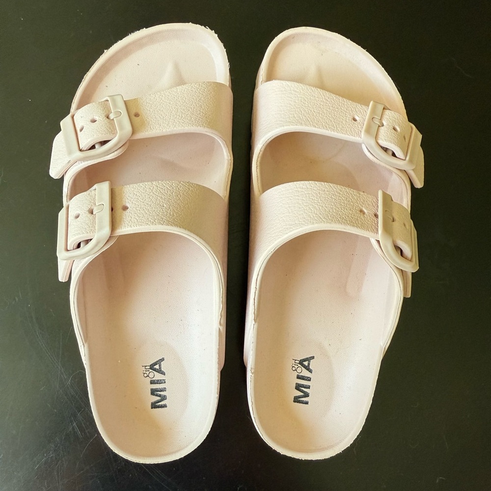 Girls sandals